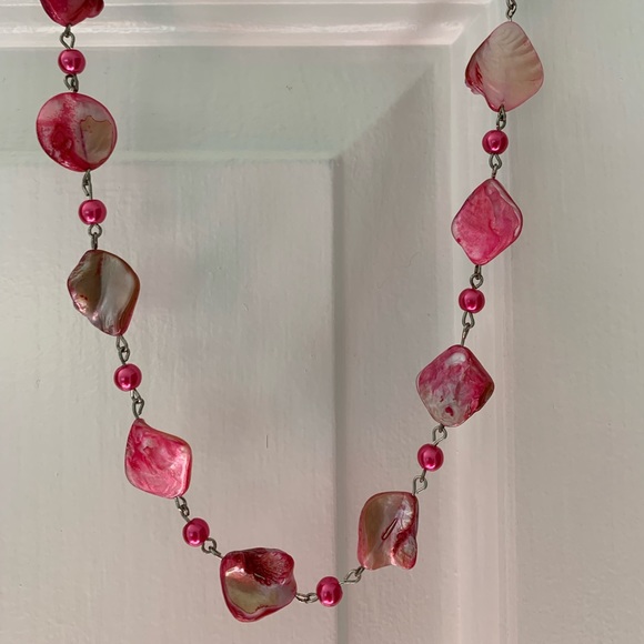 Super Cute Pink Beaded Long Necklace Great Condition - Picture 7 of 7